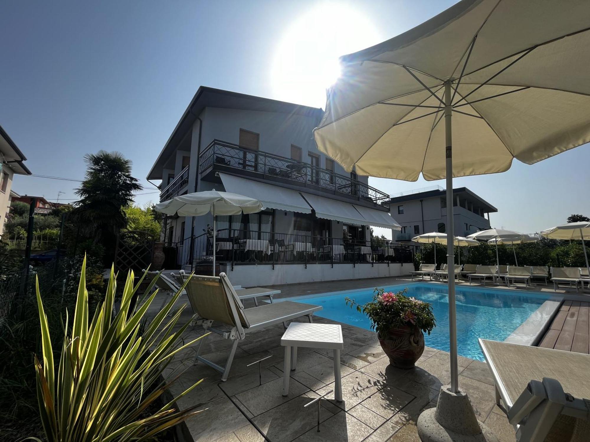 Hotel Renata Lazise Exteriör bild